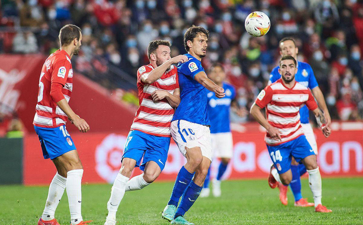 摩纳哥对巴黎圣日耳曼：双雄之战即将打响的简单介绍