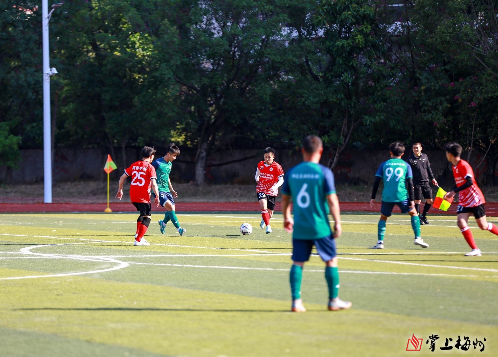 包含职业足球赛事战火激烈,球队实力有所提升的词条 包含职业足球赛事战火激烈,球队实力有所提升的词条