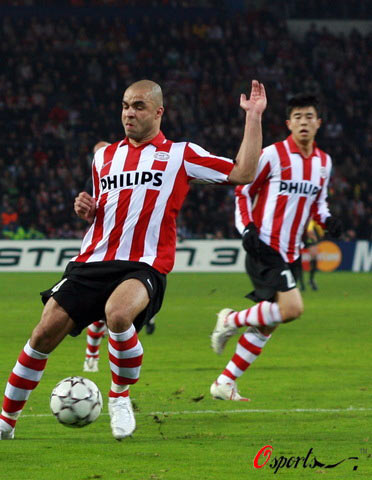 队友配合默契传球精准破敌险胜的简单介绍