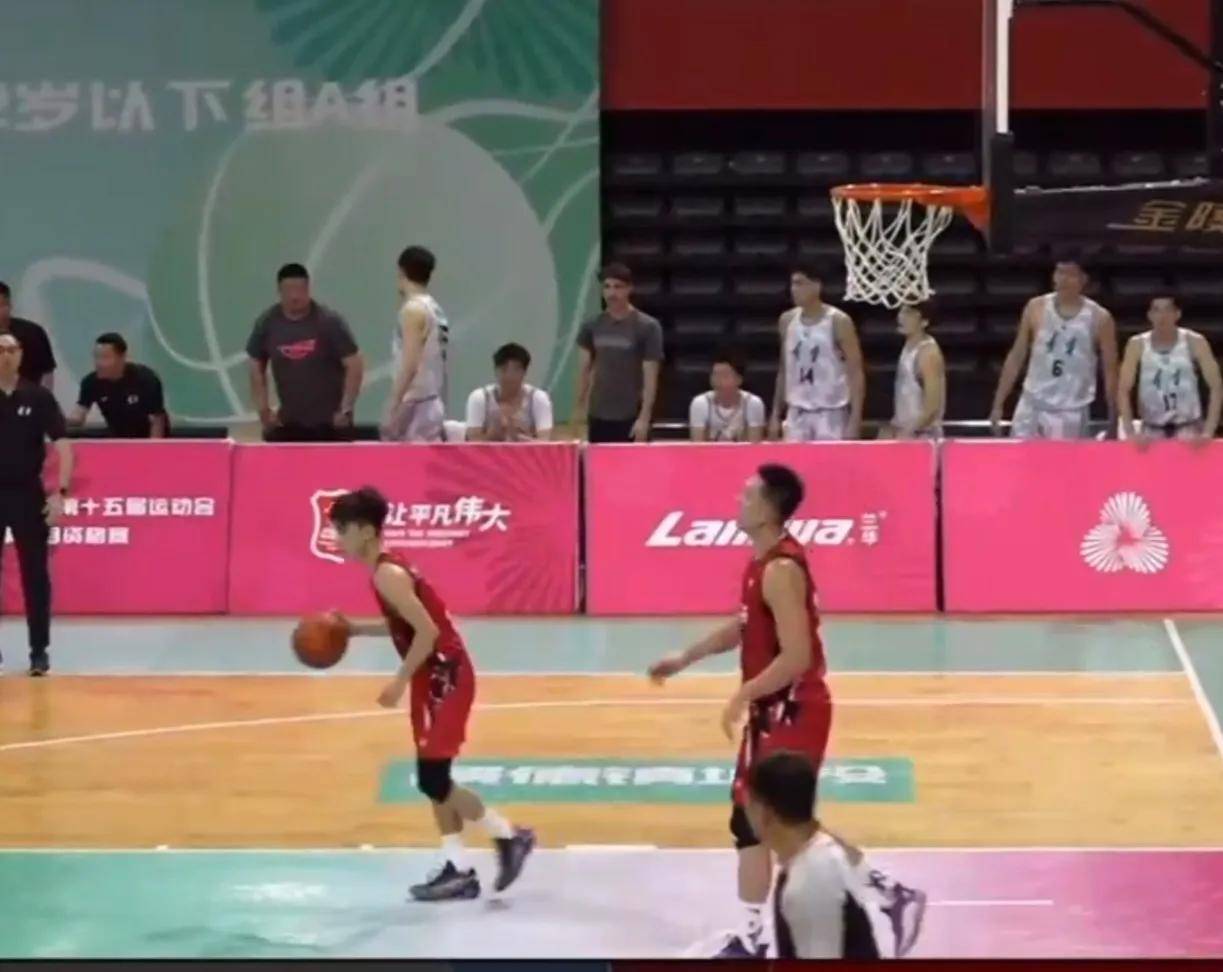 辽宁男篮成功逆转山东大胜,实力彰显 辽宁男篮成功逆转山东大胜,实力彰显