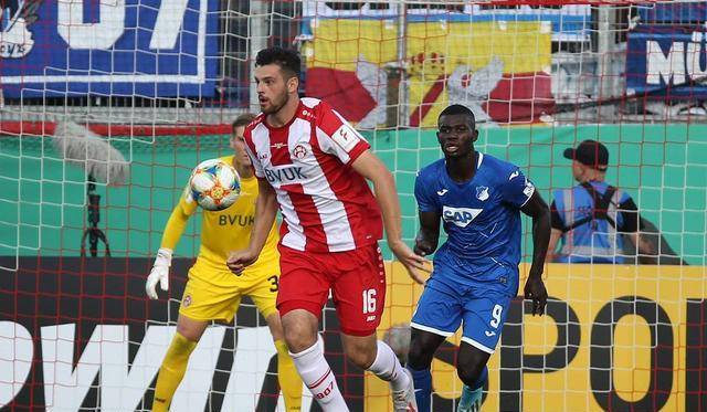 霍芬海姆客场逼平对手,积分持平 霍芬海姆客场逼平对手,积分持平