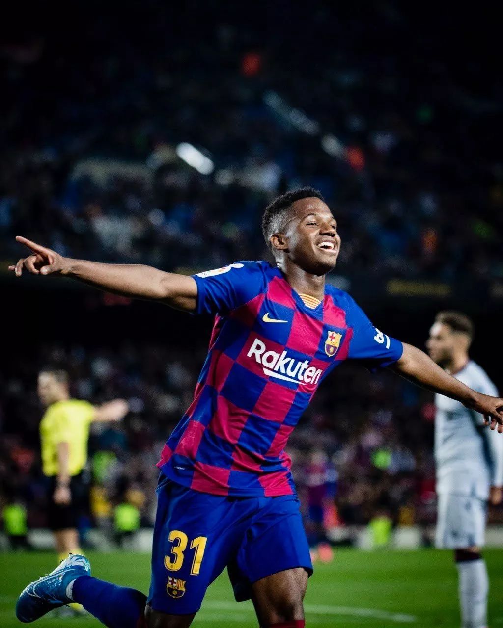 塞维利亚陷入低谷,巴萨始终领跑的简单介绍 塞维利亚陷入低谷,巴萨始终领跑的简单介绍