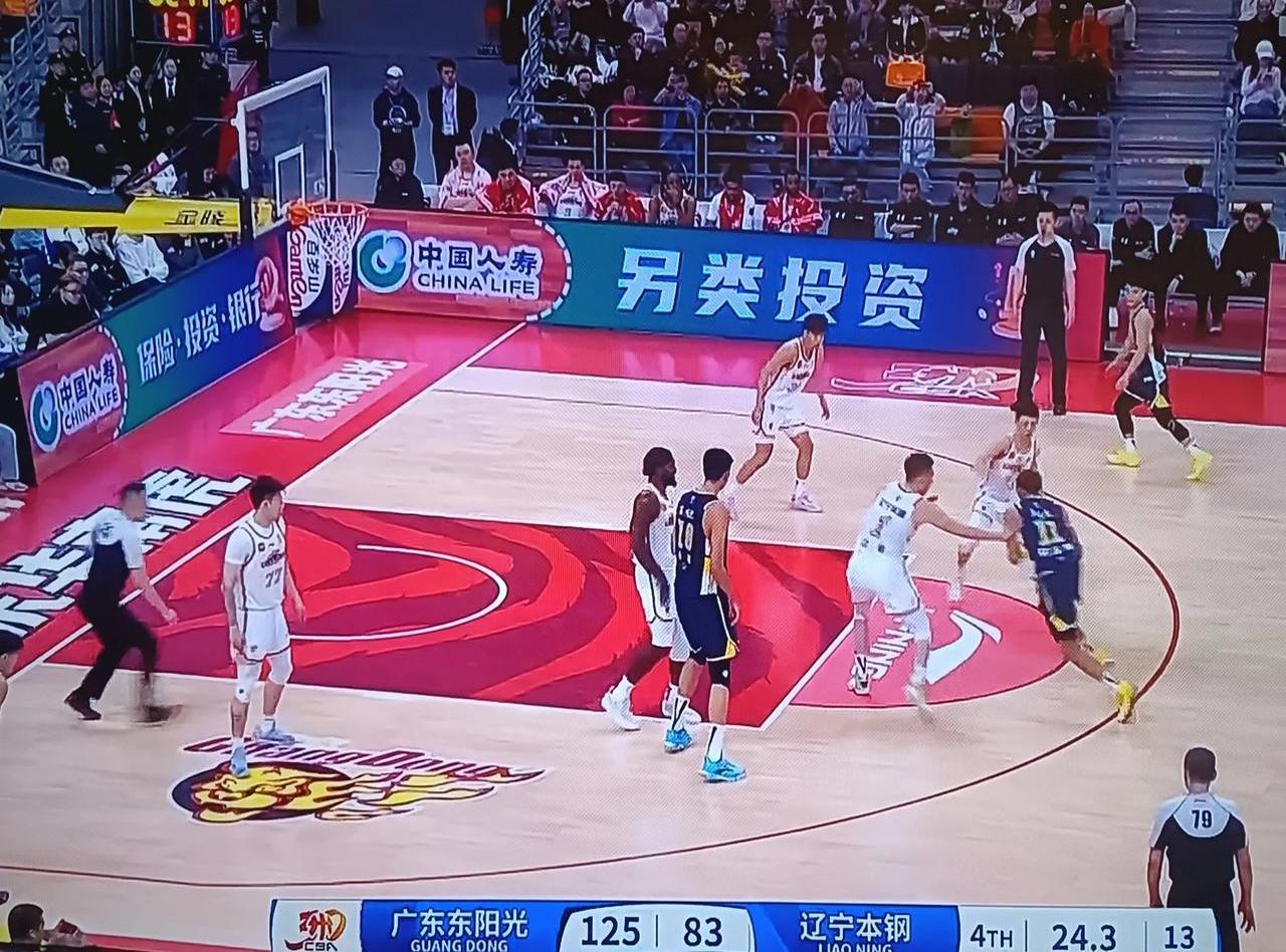 DB彩票试玩-紧张刺激：篮球比赛胜负悬念，观众紧张不已的简单介绍