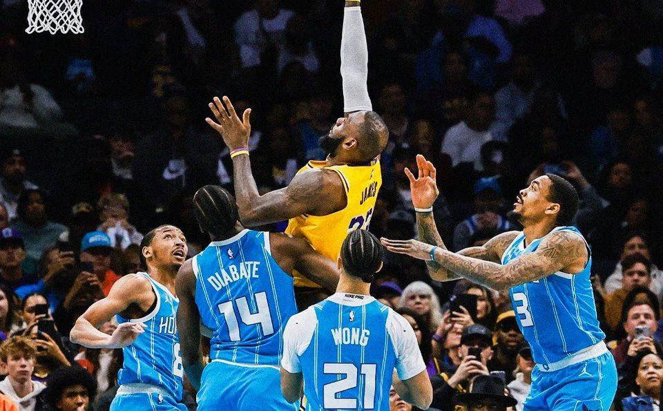 DB彩票平台-湖人主场获胜，浓眉投篮手感火热