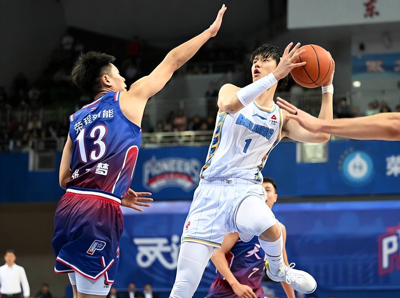 DB gaming-重庆男篮在比赛中打出最佳状态，赢得胜利