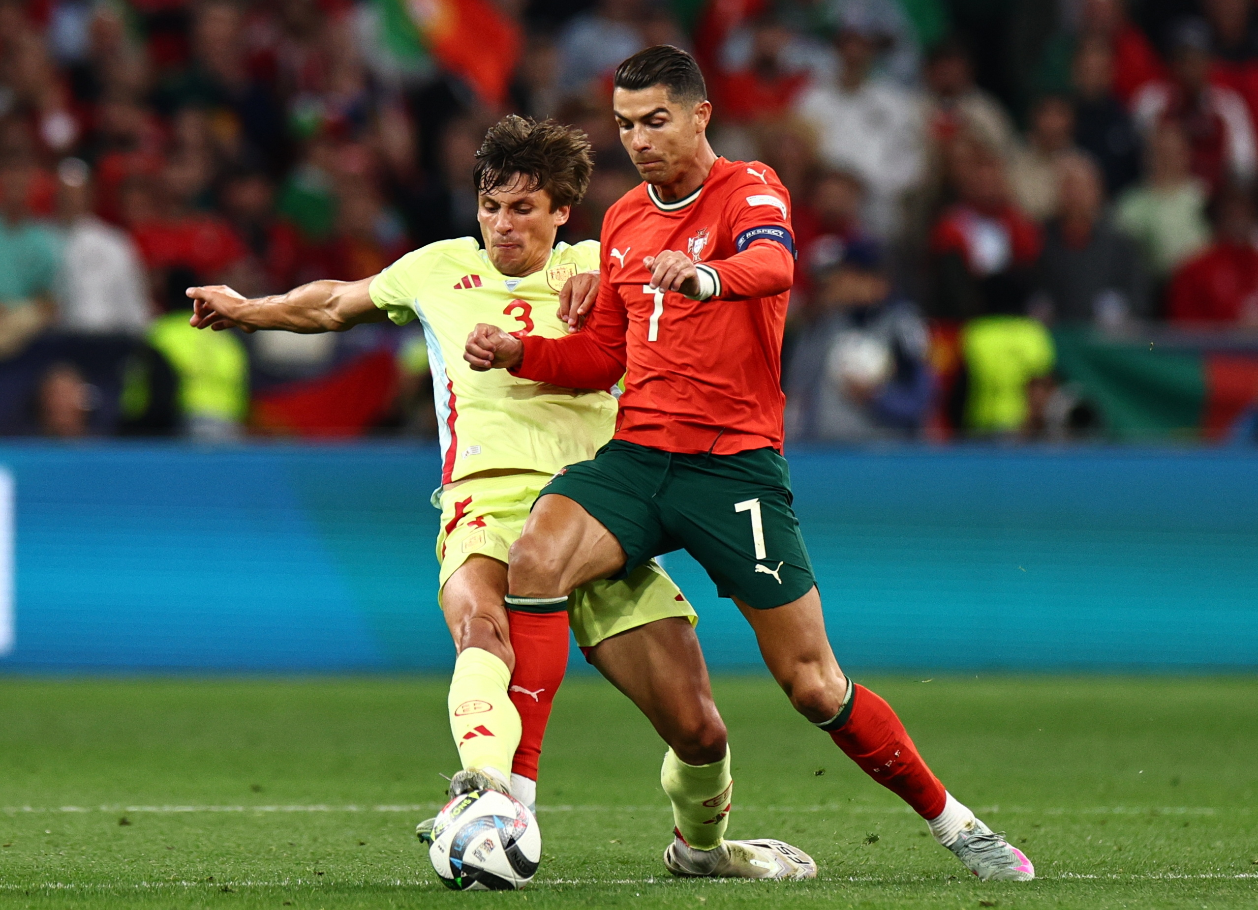 DB game-西班牙队力拼夺冠，欧国联光环耀眼