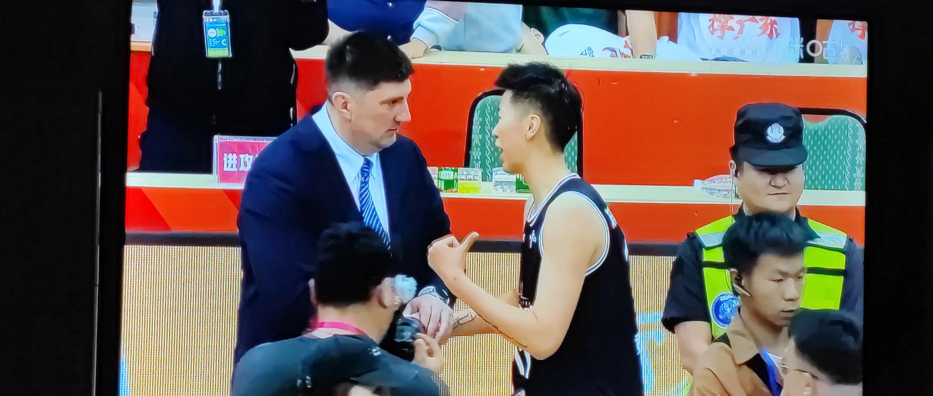 贝内文托主教练遭质疑，战术排兵布阵失误