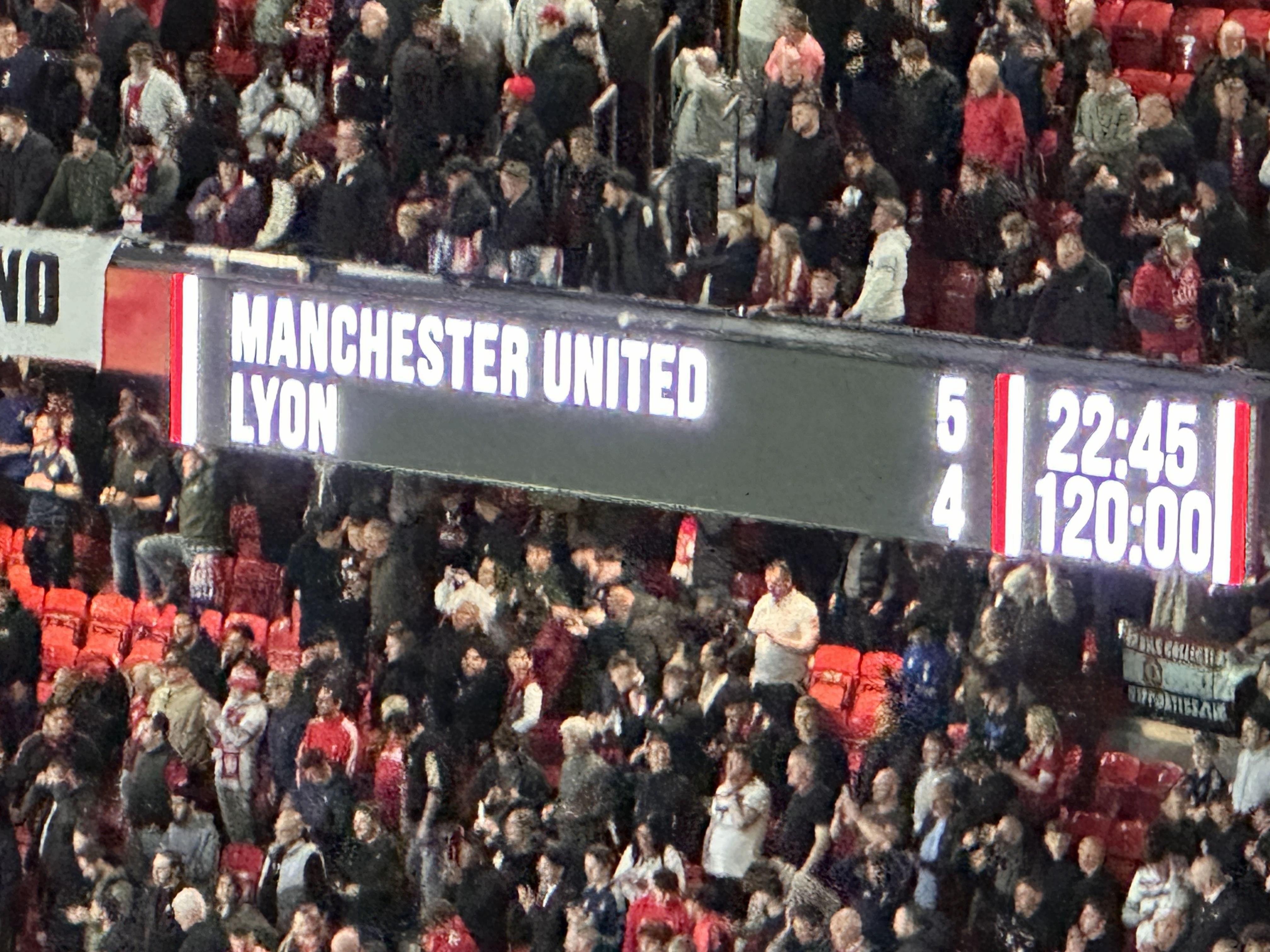 -包含里昂惨遭里尔绝杀，遭遇两连败的词条