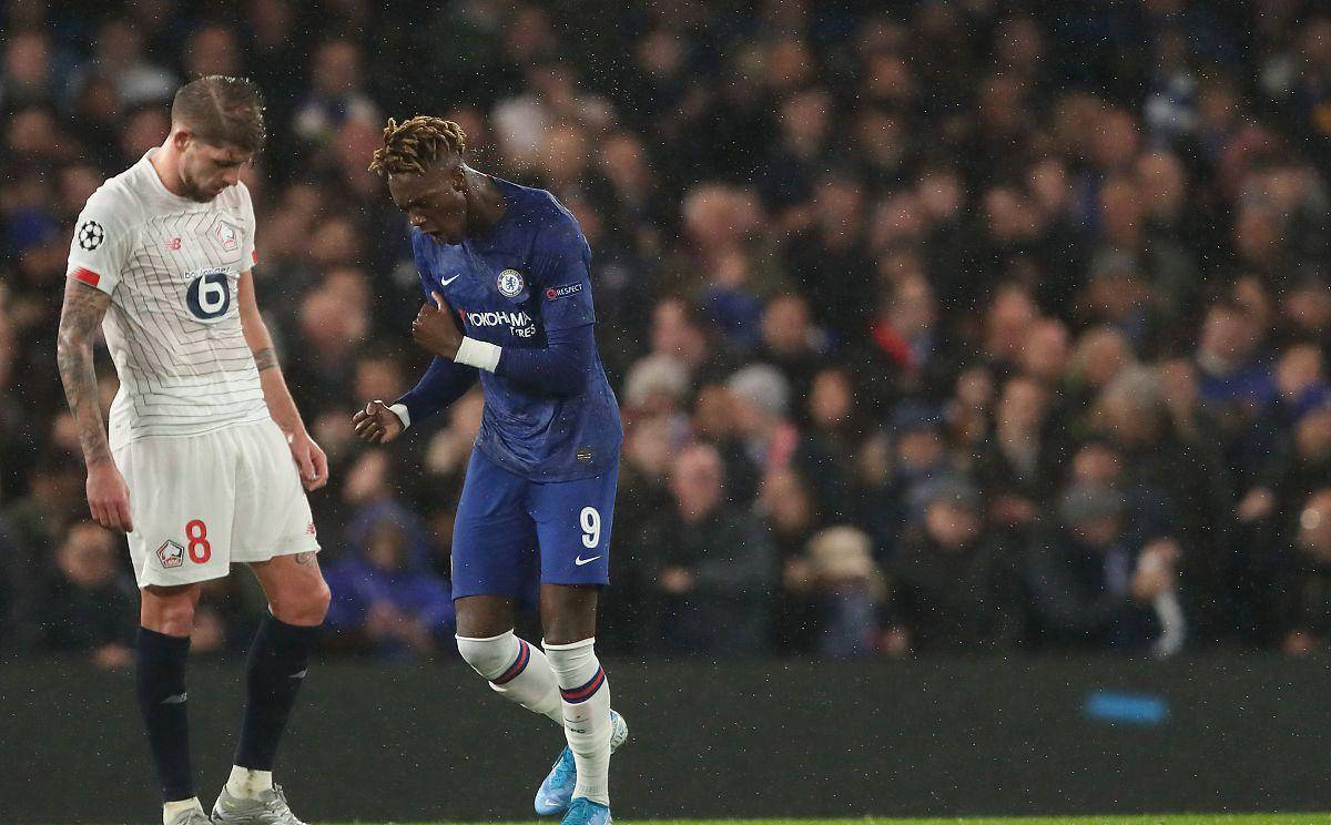 包含里昂惨遭里尔绝杀，遭遇两连败的词条