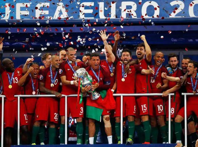 C罗助葡萄牙队3-0大胜匈牙利!欧洲杯首战开门红! C罗助葡萄牙队3-0大胜匈牙利!欧洲杯首战开门红!