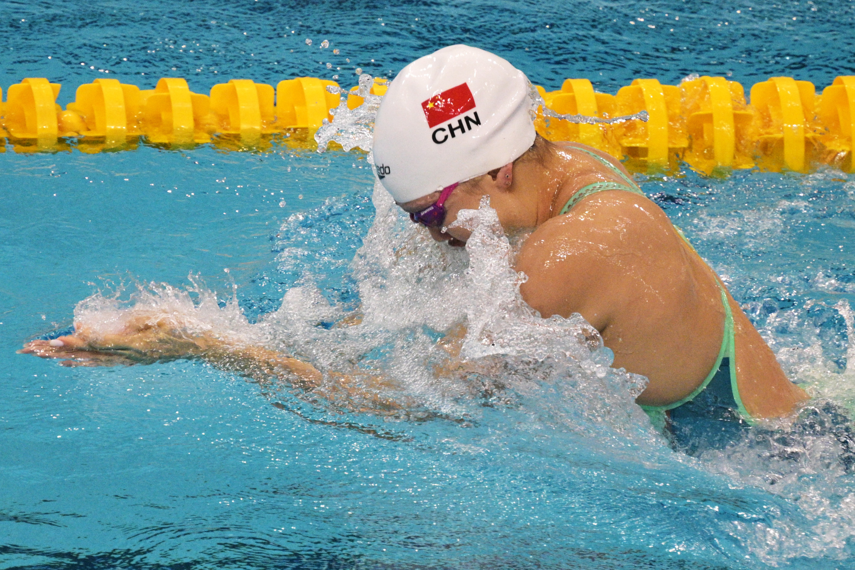 加拿大游泳选手斩获个人首金，喜迎佳绩