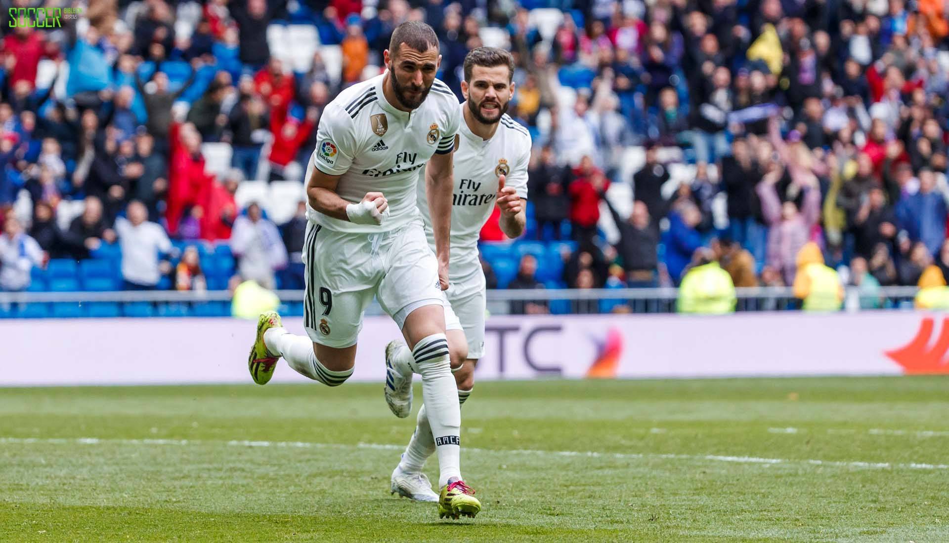 DB彩票官网-球员在足球比赛中展现技术实力