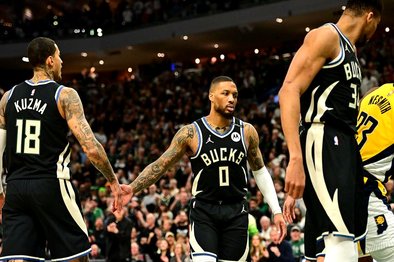 雄鹿主场告捷,全队士气高涨备战未来 雄鹿主场告捷,全队士气高涨备战未来