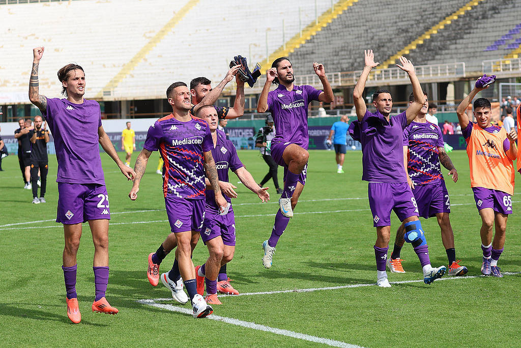 卡利亚里球队备战各项比赛，状态出色