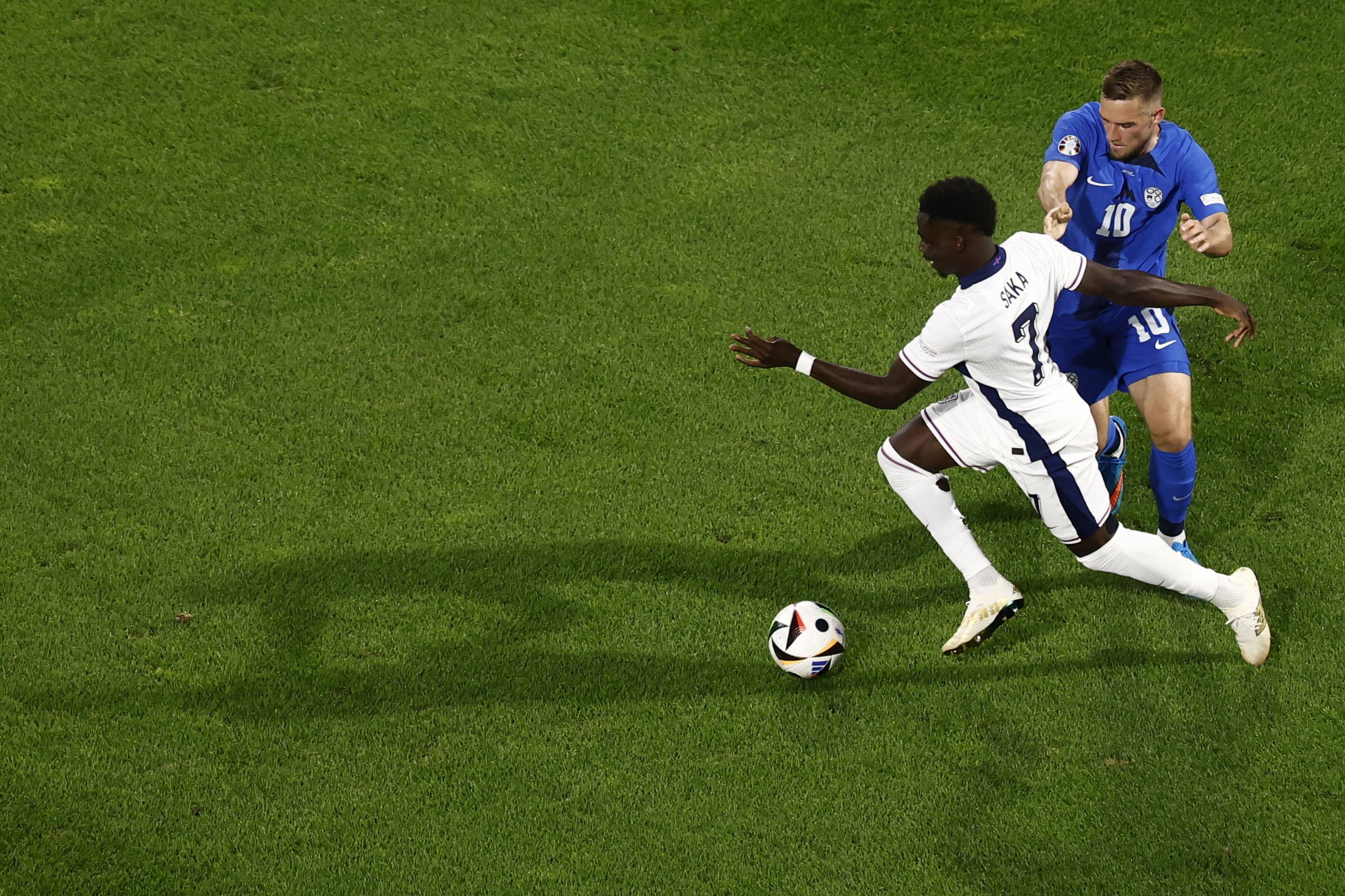 选手们在足球比赛中展现实力 选手们在足球比赛中展现实力