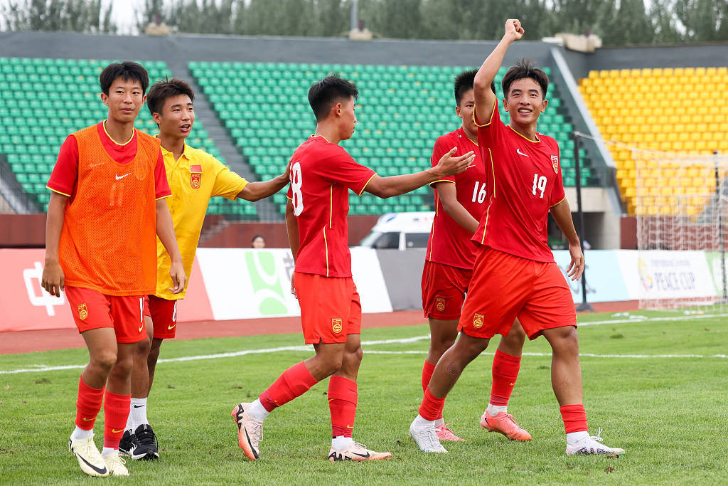 DB游戏-国内外足球俱乐部签约新球员，备战锋卫的简单介绍