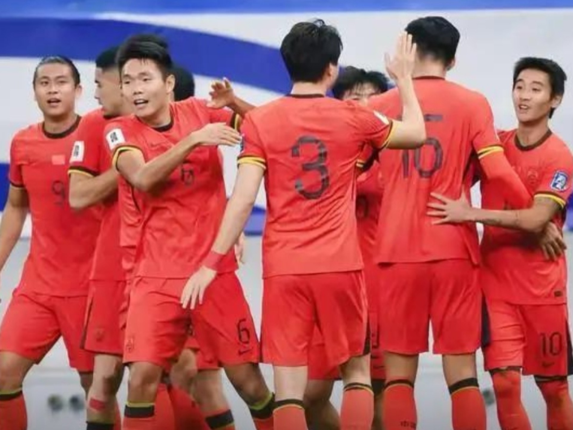 包含中国足球队备战世界杯预选赛,强化战术训练的词条 包含中国足球队备战世界杯预选赛,强化战术训练的词条