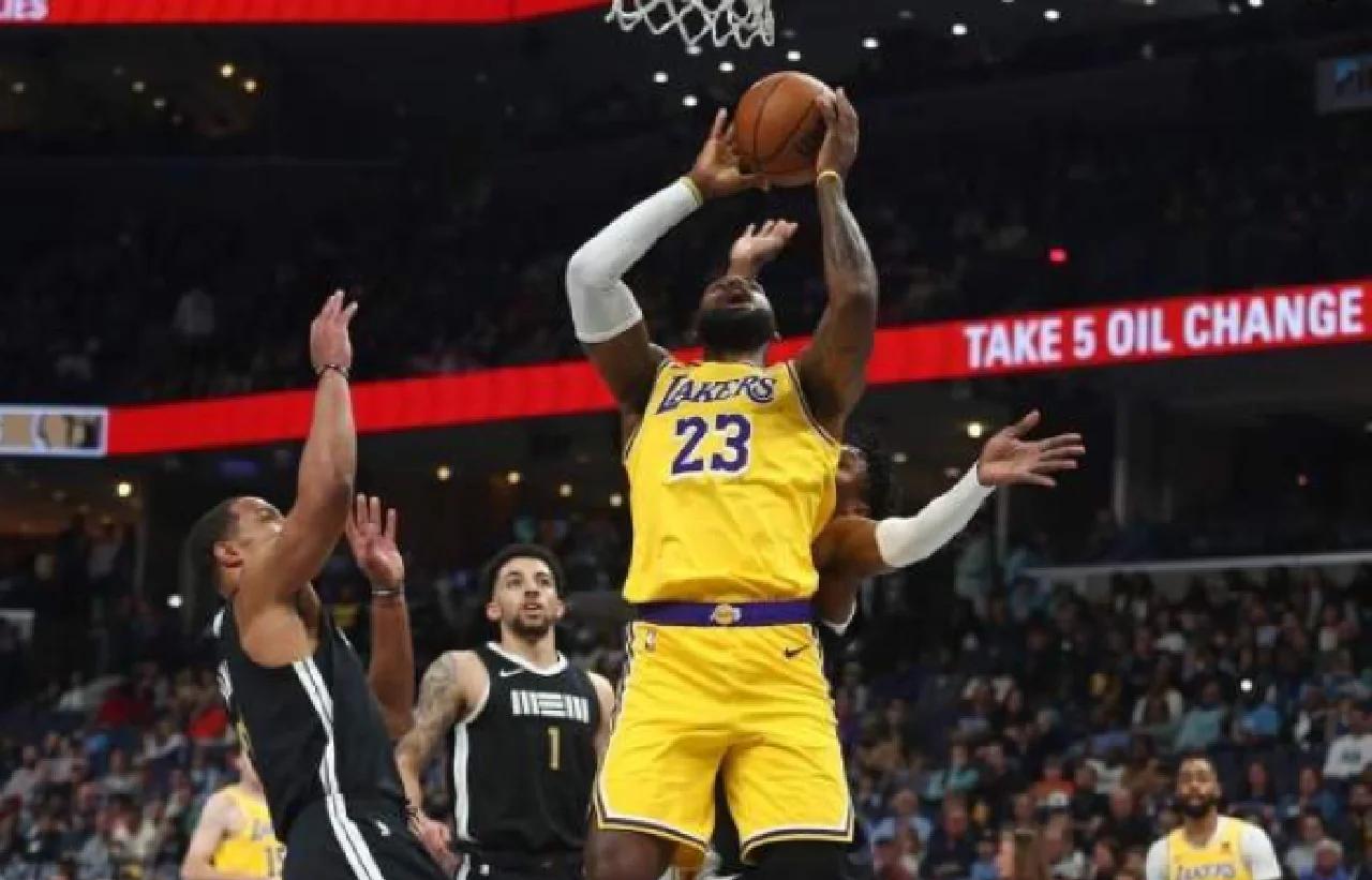 灰熊大胜雄鹿,取得两连胜 灰熊大胜雄鹿,取得两连胜